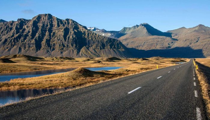Iceland_Road_With_Mountain